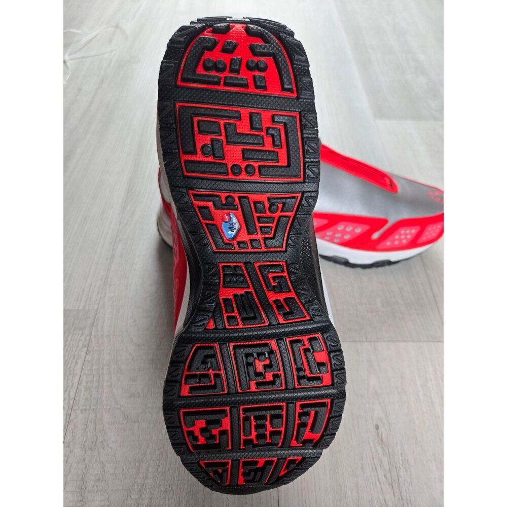 Nike Air Max Sunder Metallic Silver Red Zipper Shroud Womens Size 8 IH3988-001